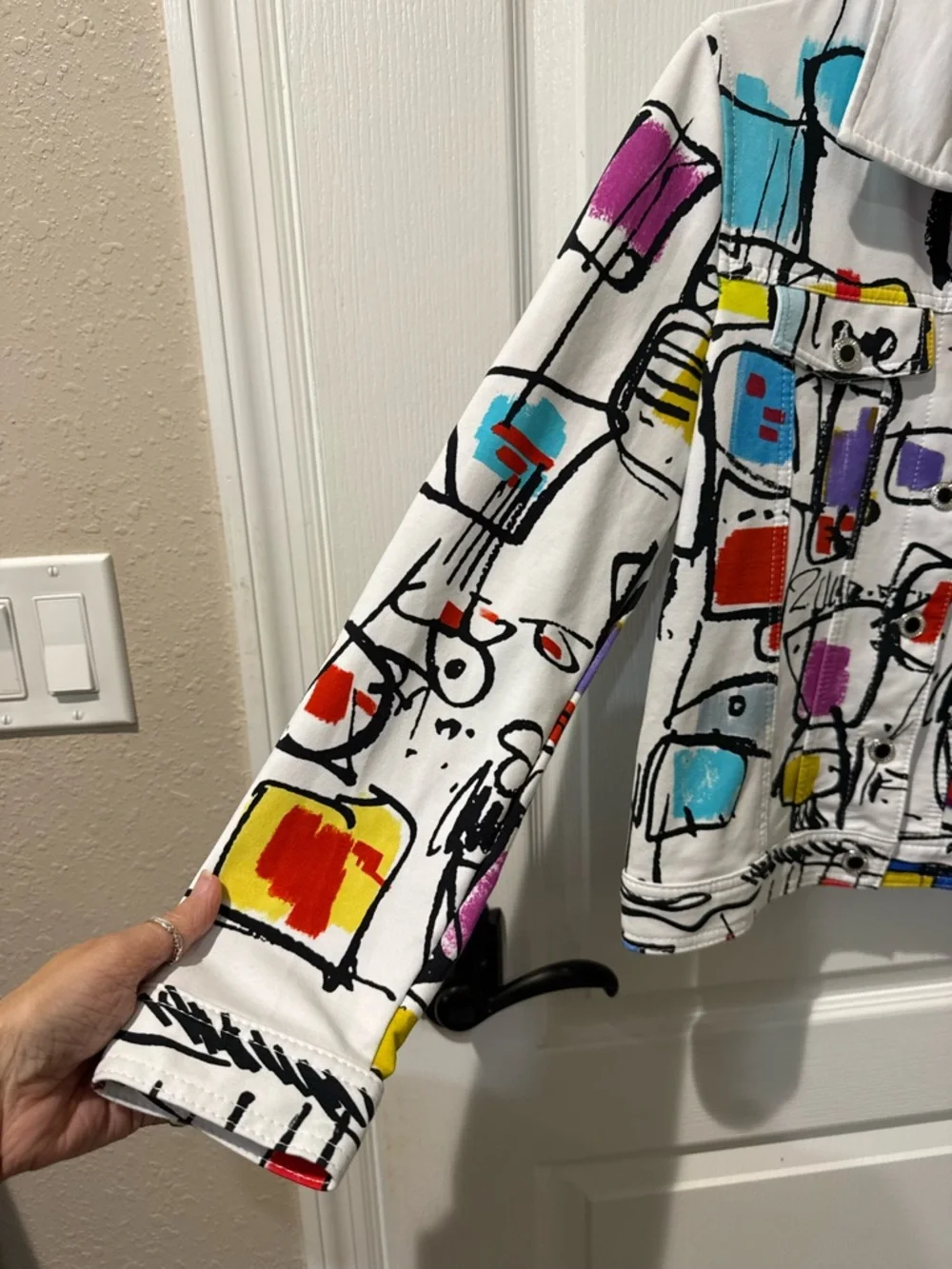 Dolcezza white jean jacket with vibrant abstract print by Luc Villard. Sz M - Picture 6 of 11
